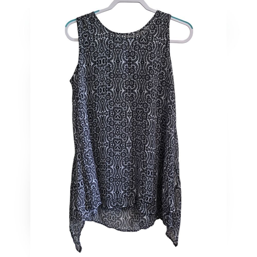 Black and White Sleeveless Top